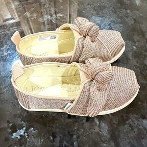 Girls glitter bow knit Toms